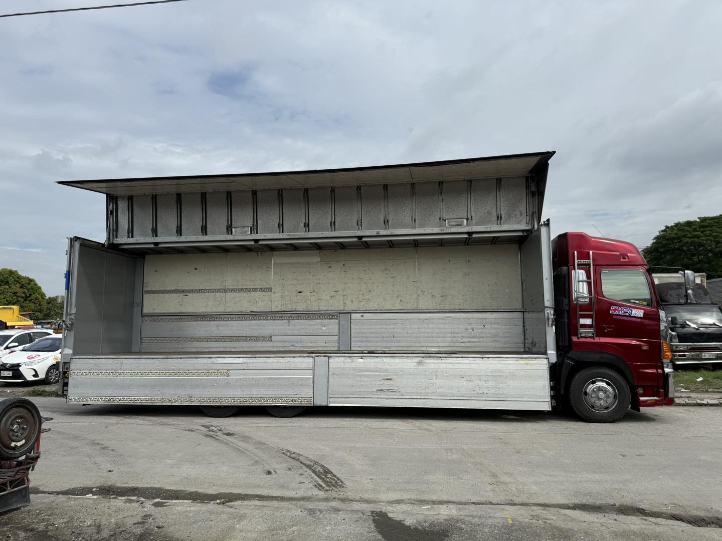 10W 32FT WING VAN